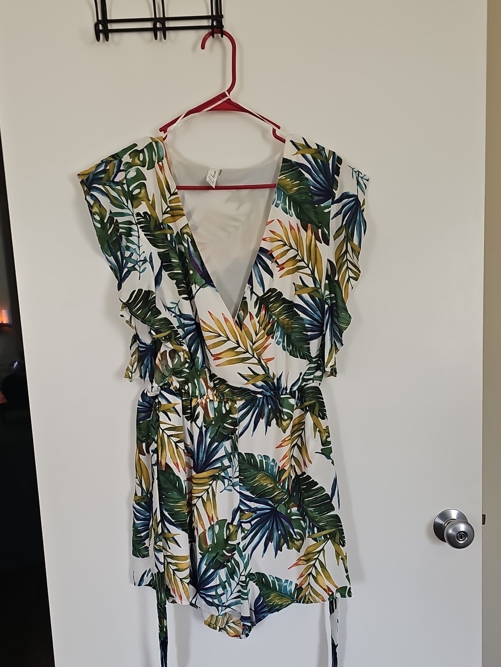 Tropical Leaf Wrap Romper With Pockets - White/Green